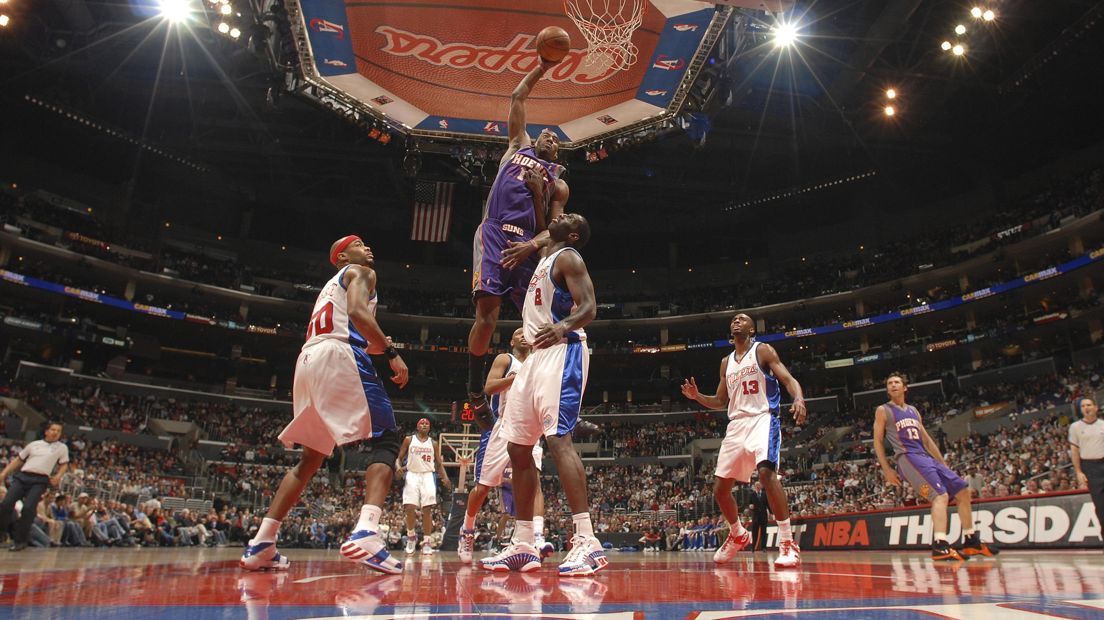 Phoenix Suns v Los Angeles Clippers