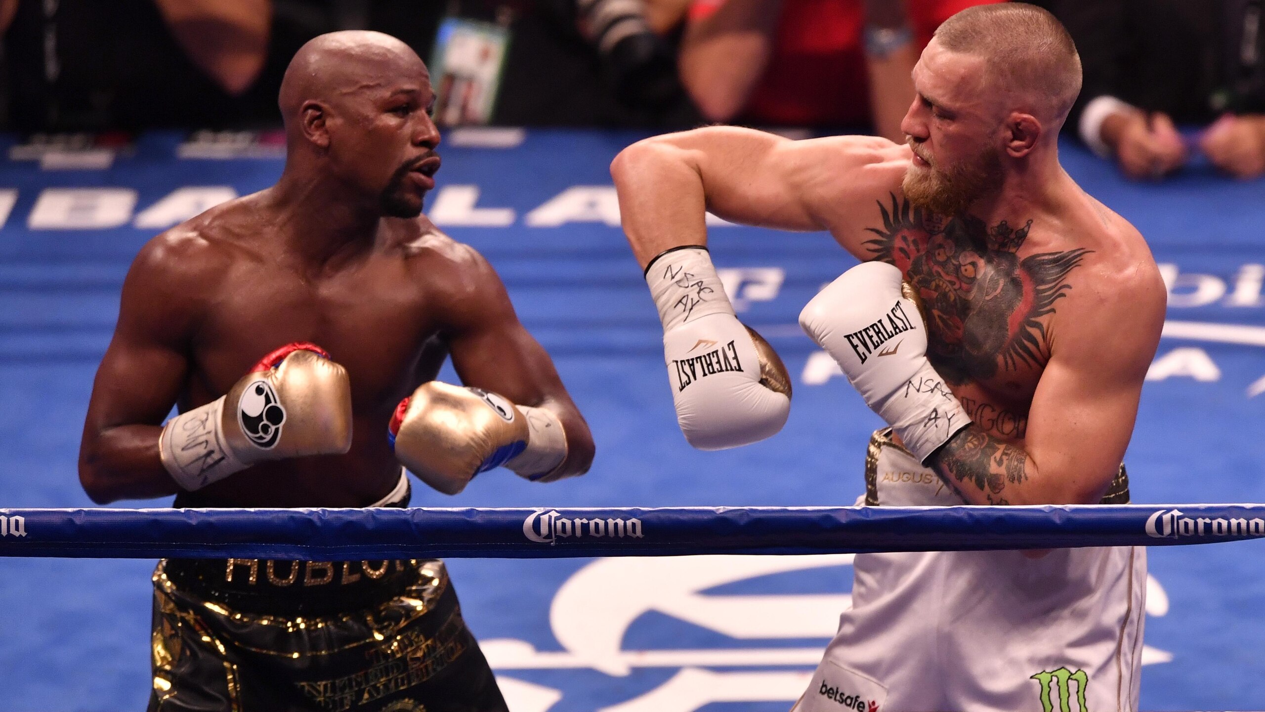 Floyd Mayweather Jr. v Conor McGregor