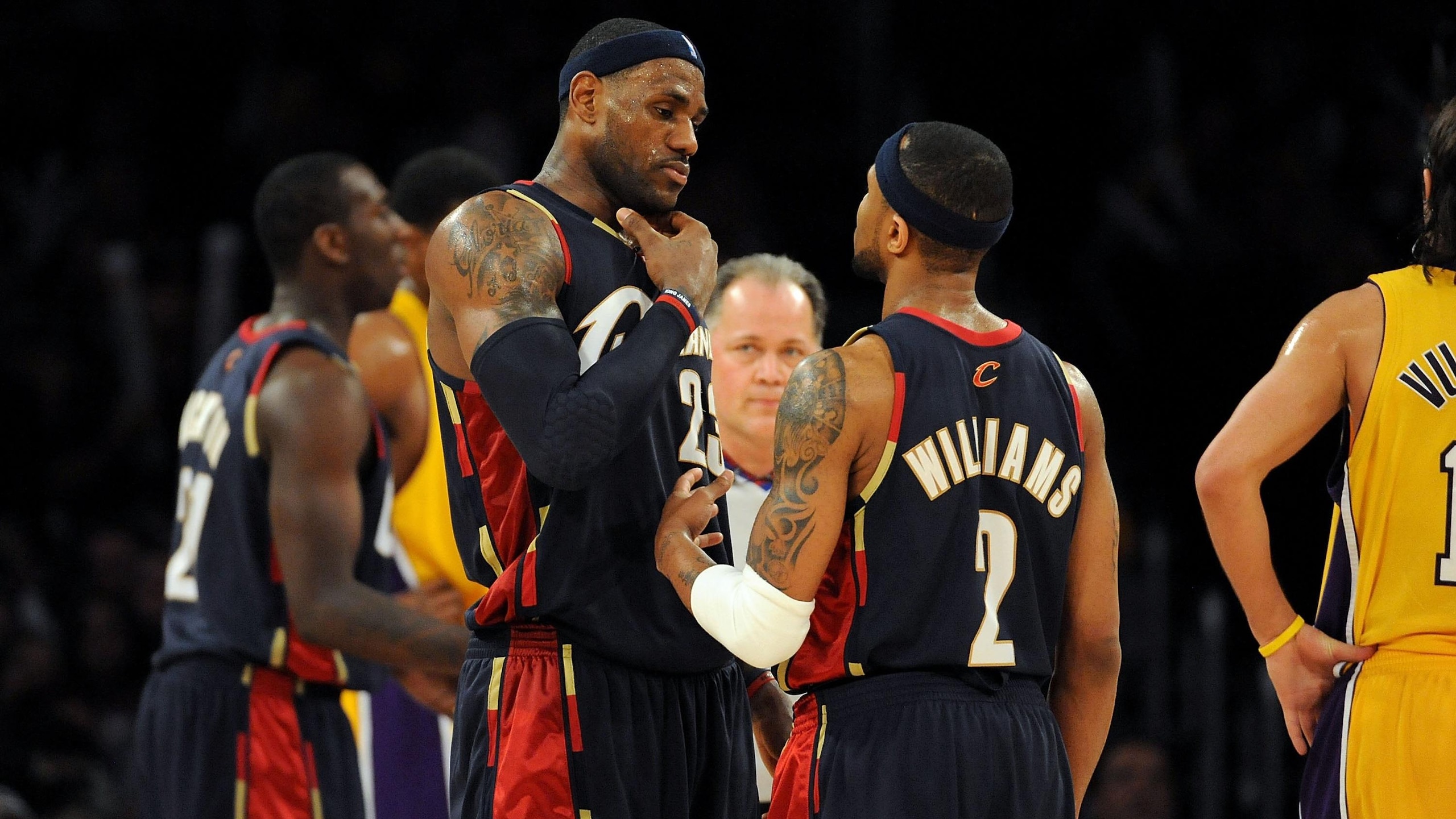 Cleveland Cavaliers v Los Angeles Lakers Cleveland Cavaliers v Los Angeles Lakers