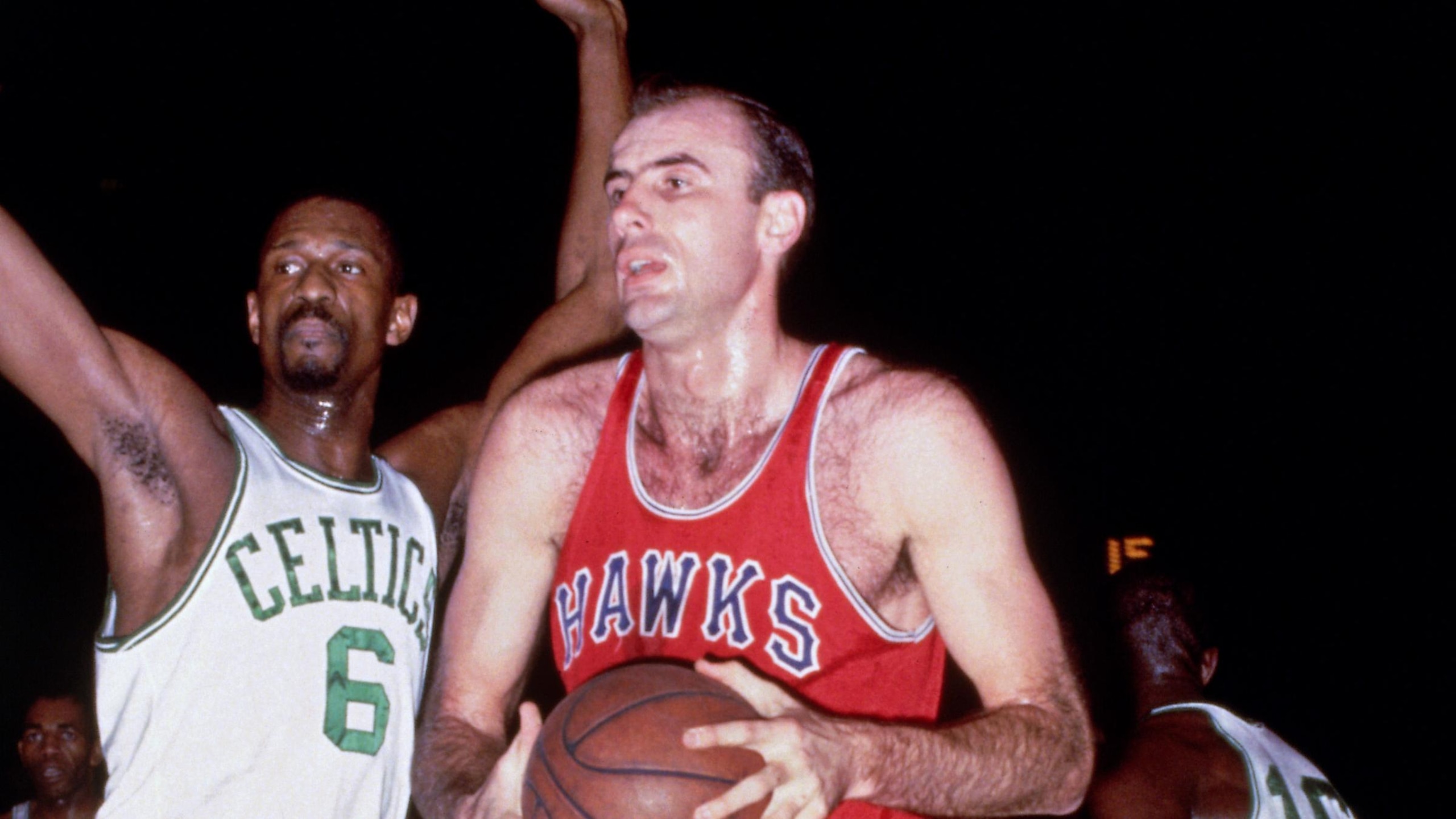 Bill Russell Defends Bob Pettit