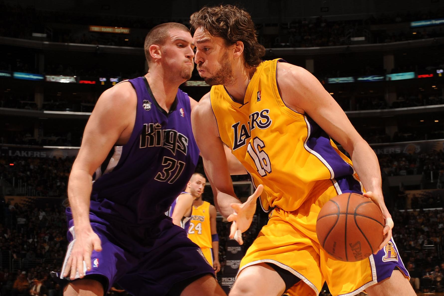Sacramento Kings v Los Angeles Lakers