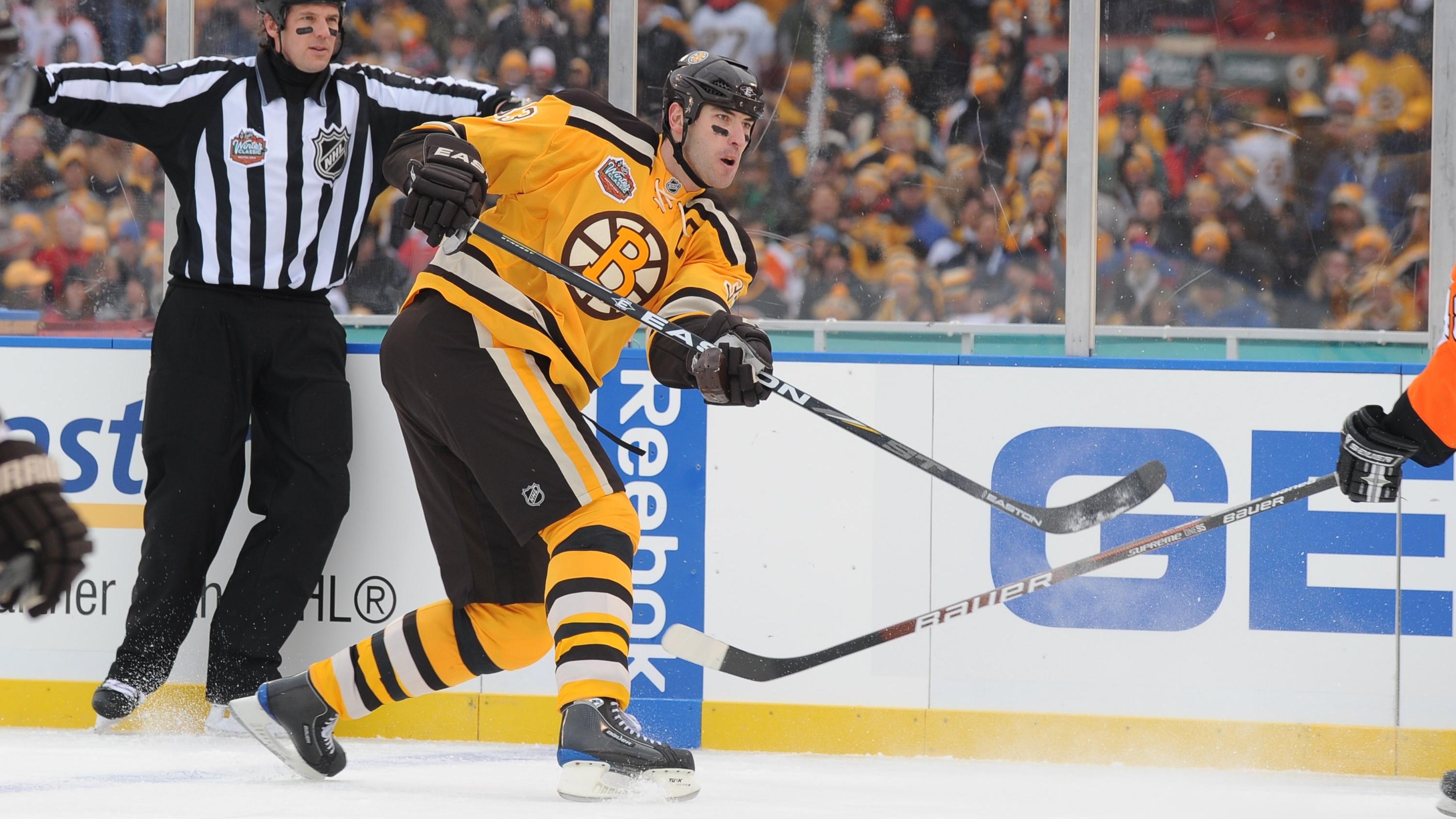 Bridgestone Winter Classic - Philadelphia Flyers v Boston Bruins